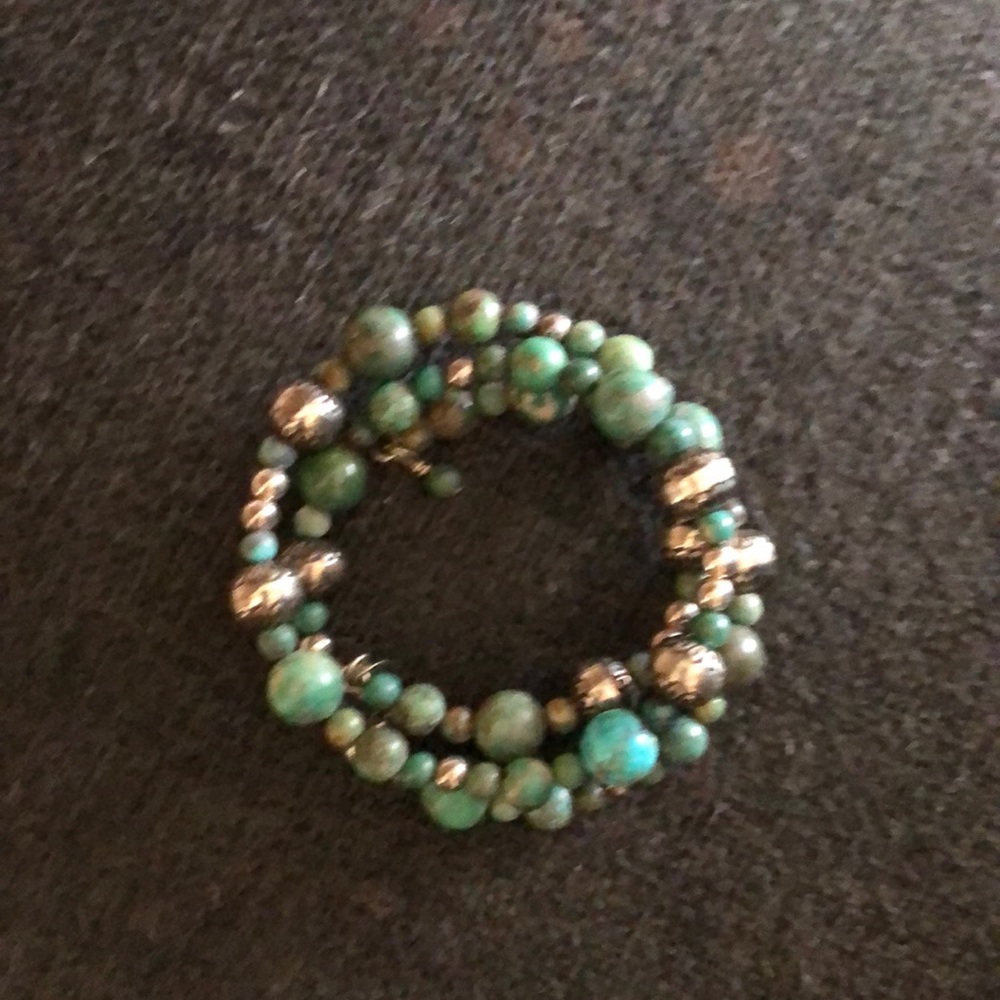 Single green wrap bracelet